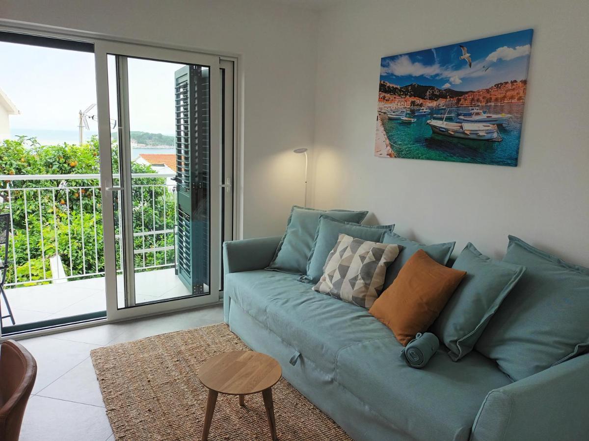 Jesliving Hvar - 2 Bedroom Elegant Apartment With Sea View In Historic Center Of Hvar Town Exterior photo