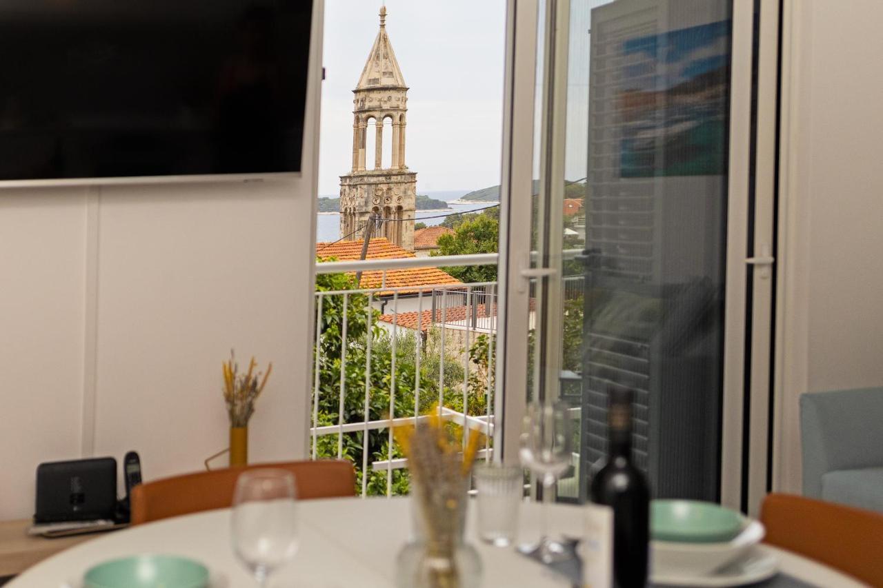 Jesliving Hvar - 2 Bedroom Elegant Apartment With Sea View In Historic Center Of Hvar Town Exterior photo