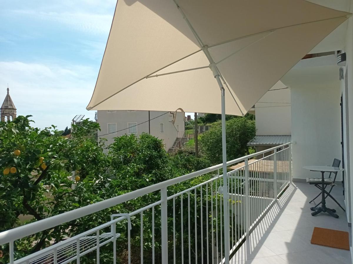 Jesliving Hvar - 2 Bedroom Elegant Apartment With Sea View In Historic Center Of Hvar Town Exterior photo
