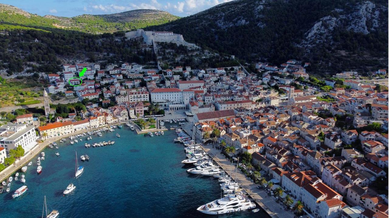 Jesliving Hvar - 2 Bedroom Elegant Apartment With Sea View In Historic Center Of Hvar Town Exterior photo