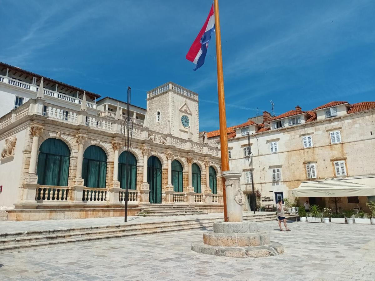 Jesliving Hvar - 2 Bedroom Elegant Apartment With Sea View In Historic Center Of Hvar Town Exterior photo