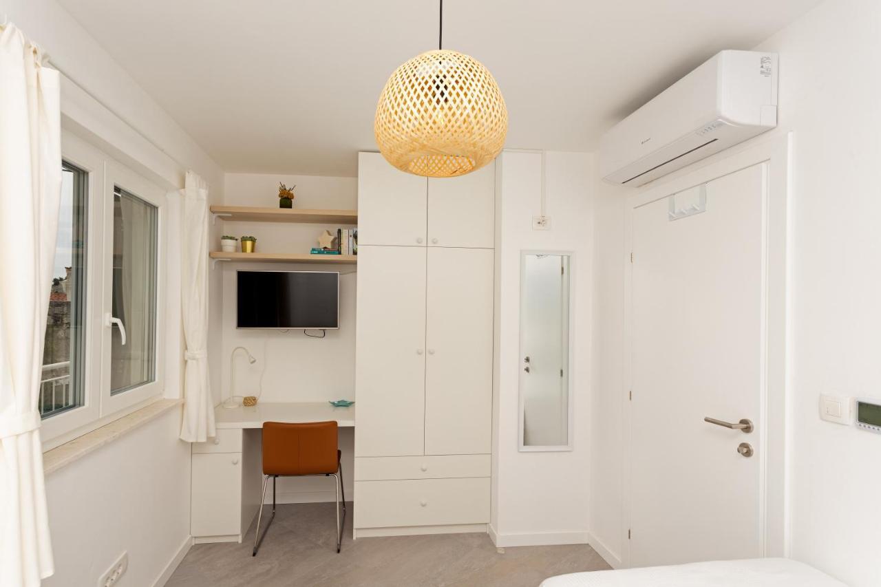Jesliving Hvar - 2 Bedroom Elegant Apartment With Sea View In Historic Center Of Hvar Town Exterior photo