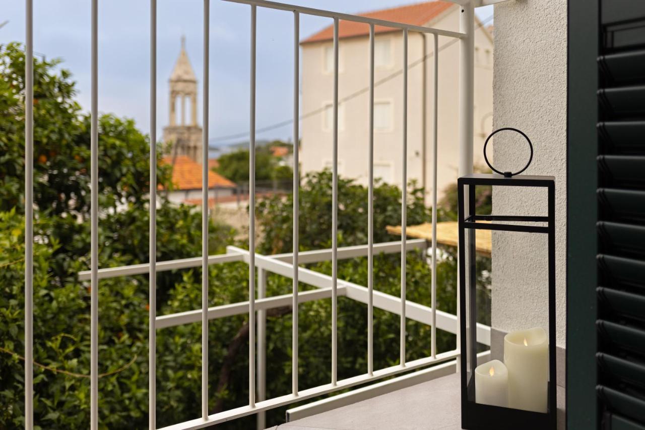Jesliving Hvar - 2 Bedroom Elegant Apartment With Sea View In Historic Center Of Hvar Town Exterior photo
