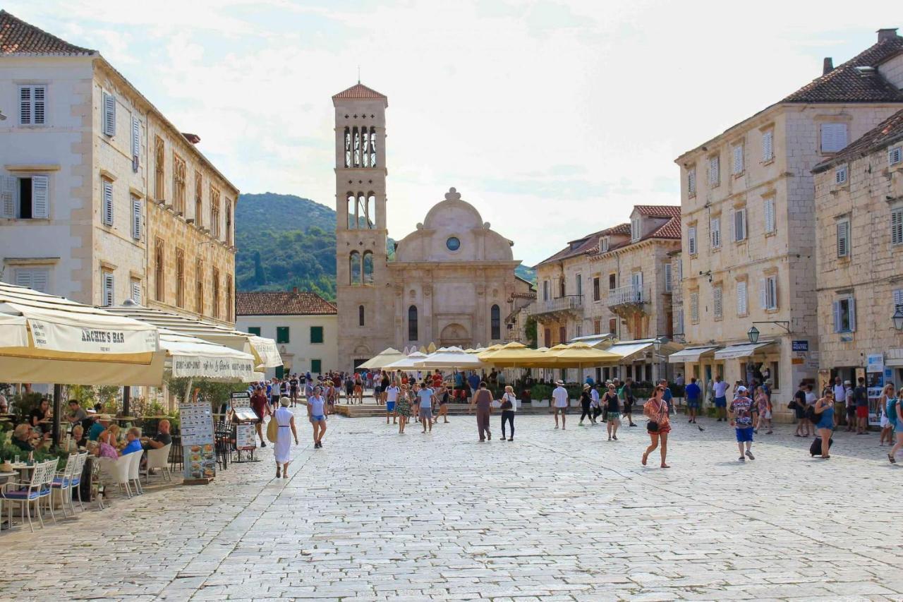 Jesliving Hvar - 2 Bedroom Elegant Apartment With Sea View In Historic Center Of Hvar Town Exterior photo