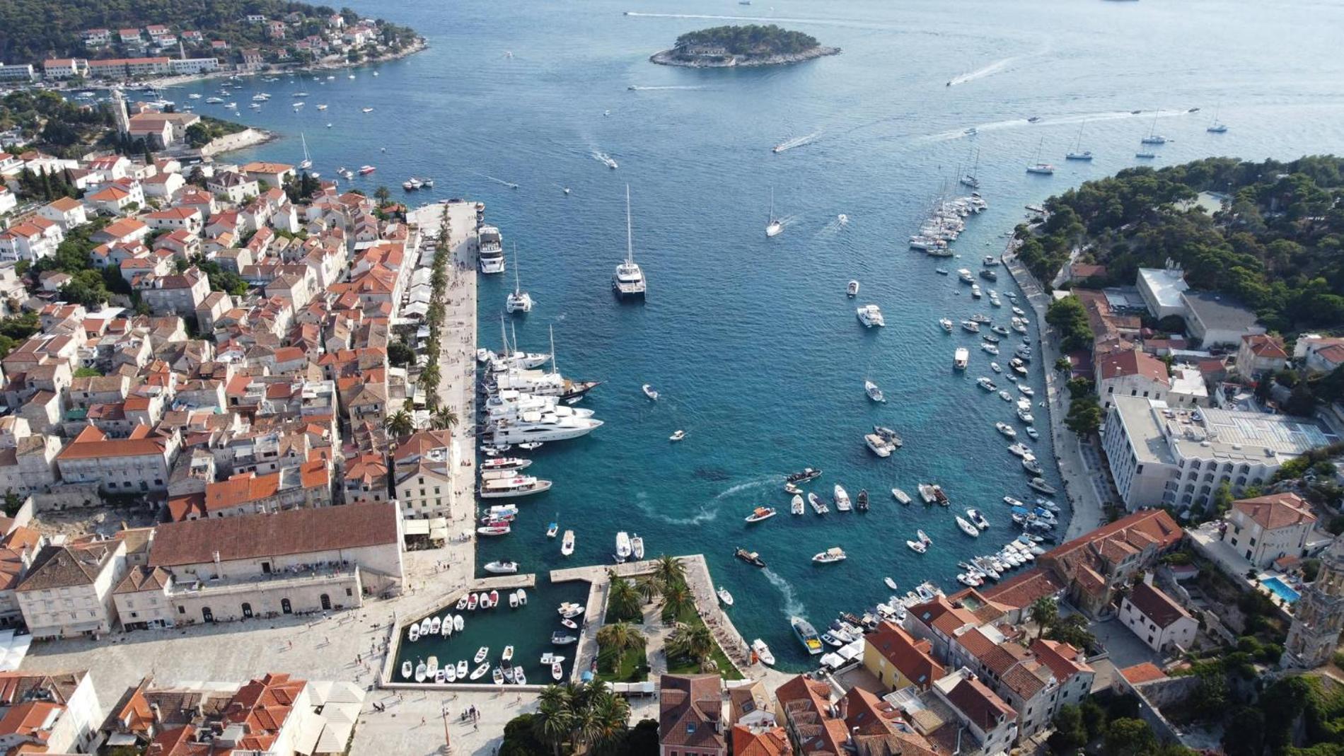 Jesliving Hvar - 2 Bedroom Elegant Apartment With Sea View In Historic Center Of Hvar Town Exterior photo